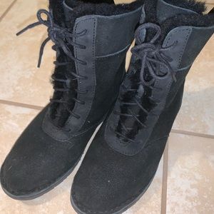 Ugg - black furry boots
